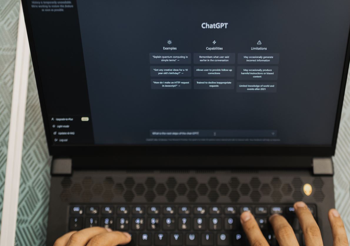 Confronto-tra-Reti-Neurali-e-Testo-Umano Come funziona ChatGPT e cos'è l'intelligenza artificiale?